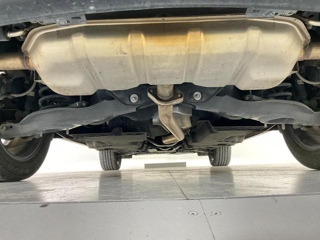中古車だと気になる足廻り＆下廻り・・・ご覧の通り状態良好◎沿岸部や降雪地にお住まいのお客様もご安心ください♪