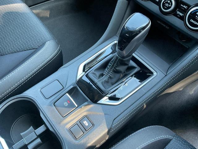 シフトレバー。ぜひ一度お客様の目で確認してください。