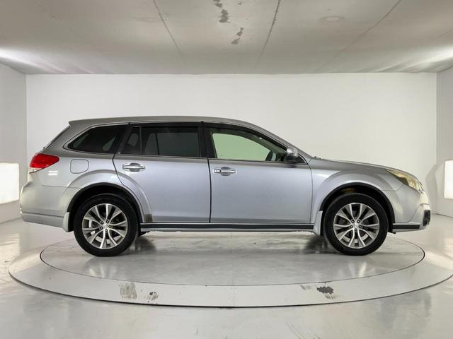 中古車でもスタンダードになりつつある【ボディーコーティング】当店自慢の専門スタッフによる異物除去・磨きと下地作りから施工する親水ガラスコーティングプランもご用意してます◎