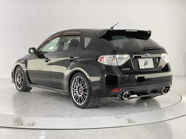 インプレッサ ＷＲＸ　ＳＴＩ　Ａライン　タイプＳ　４ＷＤ／自社ユーザー買取車／ＨＩＤヘッドライト／Ｆフォグ／ＢＢＳ製１８インチＡＷ／アルカンターラ・革コンビバケットシート／クルコン／ＤＯＰストラーダＨＤＤナビ／ＥＴＣ／ドラレコ※社外マフラー（ＨＫＳ）（5枚目）