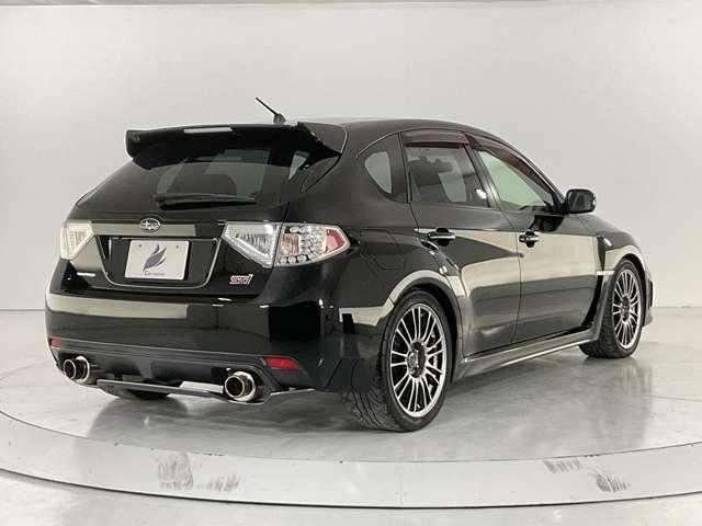 インプレッサ ＷＲＸ　ＳＴＩ　Ａライン　タイプＳ　４ＷＤ／自社ユーザー買取車／ＨＩＤヘッドライト／Ｆフォグ／ＢＢＳ製１８インチＡＷ／アルカンターラ・革コンビバケットシート／クルコン／ＤＯＰストラーダＨＤＤナビ／ＥＴＣ／ドラレコ※社外マフラー（ＨＫＳ）（7枚目）