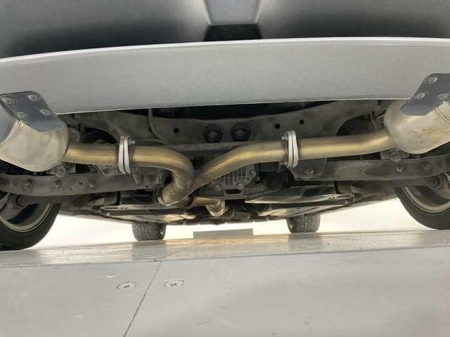 インプレッサ ＷＲＸ　ＳＴＩ　Ａライン　タイプＳ　４ＷＤ／自社ユーザー買取車／ＨＩＤヘッドライト／Ｆフォグ／ＢＢＳ製１８インチＡＷ／アルカンターラ・革コンビバケットシート／クルコン／ＤＯＰストラーダＨＤＤナビ／ＥＴＣ／ドラレコ※社外マフラー（ＨＫＳ）（13枚目）