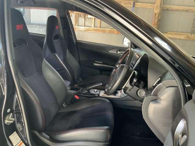 インプレッサ ＷＲＸ　ＳＴＩ　Ａライン　タイプＳ　４ＷＤ／自社ユーザー買取車／ＨＩＤヘッドライト／Ｆフォグ／ＢＢＳ製１８インチＡＷ／アルカンターラ・革コンビバケットシート／クルコン／ＤＯＰストラーダＨＤＤナビ／ＥＴＣ／ドラレコ※社外マフラー（ＨＫＳ）（22枚目）