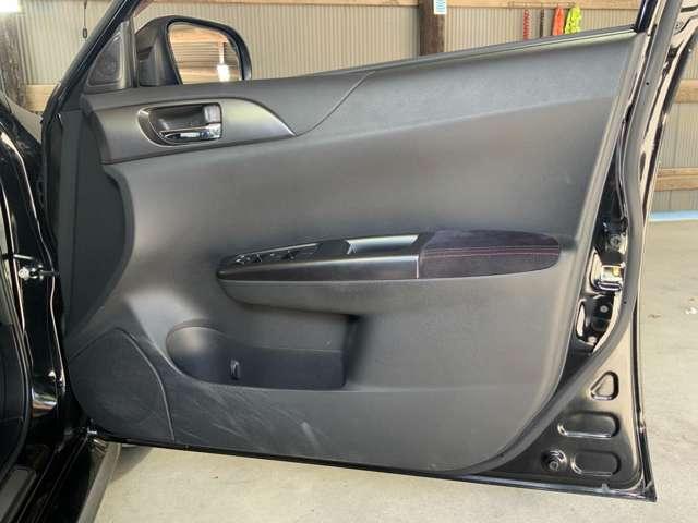 インプレッサ ＷＲＸ　ＳＴＩ　Ａライン　タイプＳ　４ＷＤ／自社ユーザー買取車／ＨＩＤヘッドライト／Ｆフォグ／ＢＢＳ製１８インチＡＷ／アルカンターラ・革コンビバケットシート／クルコン／ＤＯＰストラーダＨＤＤナビ／ＥＴＣ／ドラレコ※社外マフラー（ＨＫＳ）（23枚目）