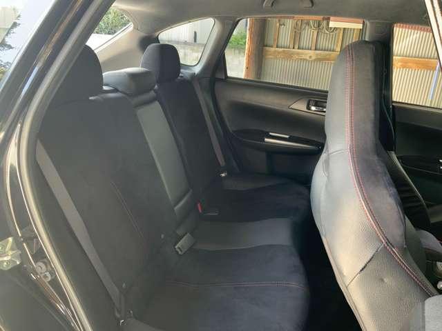 インプレッサ ＷＲＸ　ＳＴＩ　Ａライン　タイプＳ　４ＷＤ／自社ユーザー買取車／ＨＩＤヘッドライト／Ｆフォグ／ＢＢＳ製１８インチＡＷ／アルカンターラ・革コンビバケットシート／クルコン／ＤＯＰストラーダＨＤＤナビ／ＥＴＣ／ドラレコ※社外マフラー（ＨＫＳ）（28枚目）
