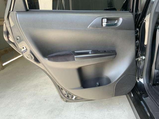 インプレッサ ＷＲＸ　ＳＴＩ　Ａライン　タイプＳ　４ＷＤ／自社ユーザー買取車／ＨＩＤヘッドライト／Ｆフォグ／ＢＢＳ製１８インチＡＷ／アルカンターラ・革コンビバケットシート／クルコン／ＤＯＰストラーダＨＤＤナビ／ＥＴＣ／ドラレコ※社外マフラー（ＨＫＳ）（41枚目）