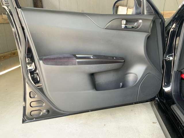 インプレッサ ＷＲＸ　ＳＴＩ　Ａライン　タイプＳ　４ＷＤ／自社ユーザー買取車／ＨＩＤヘッドライト／Ｆフォグ／ＢＢＳ製１８インチＡＷ／アルカンターラ・革コンビバケットシート／クルコン／ＤＯＰストラーダＨＤＤナビ／ＥＴＣ／ドラレコ※社外マフラー（ＨＫＳ）（42枚目）