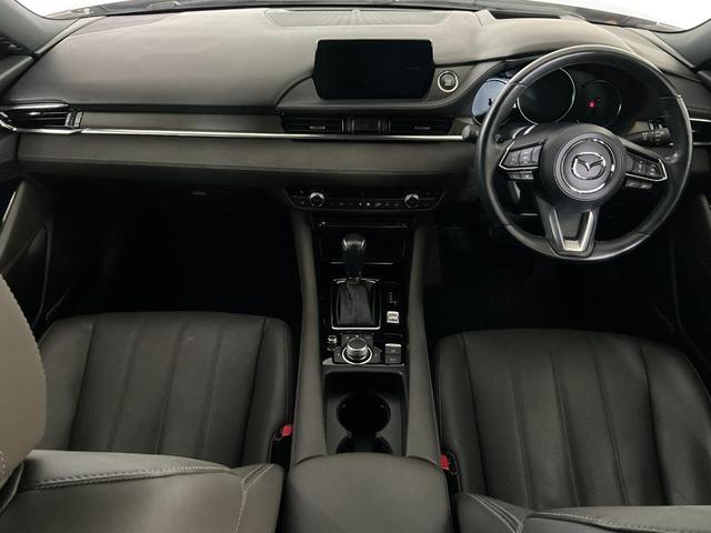 車を運転する際には運転席の存在は欠かせません。なのでしっかりとチェックしたいポイントですね。