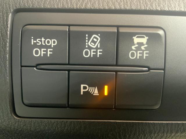 接触を未然に防ぐ、クリアランスソナー搭載です。車を守るためには必須のアイテムですね。