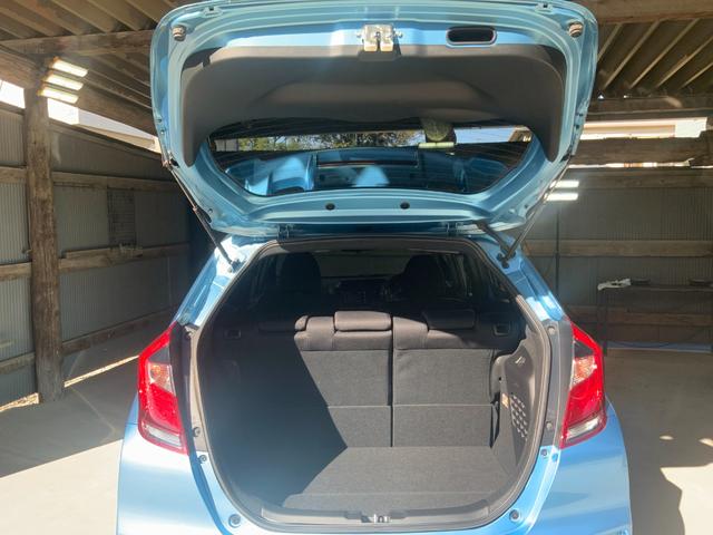 フィットハイブリッド Ｓ　ホンダセンシング　インターナビ（ＣＤ・ＤＶＤ・地デジ・ＢＴ）／バックカメラ／ドラレコ／ＥＴＣ／衝突軽減／追従クルコン／誤発進抑制／ＬＫＡＳ／ＬＥＤヘッド・フォグランプ／純正１６インチＡＷ／オートエアコン／キーレス（26枚目）