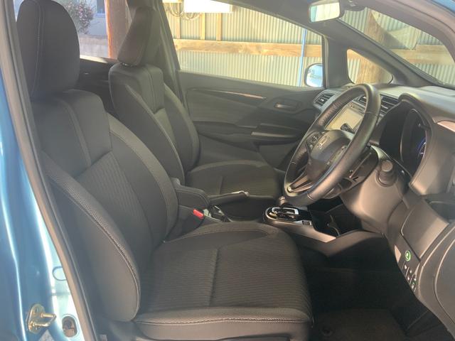 フィットハイブリッド Ｓ　ホンダセンシング　インターナビ（ＣＤ・ＤＶＤ・地デジ・ＢＴ）／バックカメラ／ドラレコ／ＥＴＣ／衝突軽減／追従クルコン／誤発進抑制／ＬＫＡＳ／ＬＥＤヘッド・フォグランプ／純正１６インチＡＷ／オートエアコン／キーレス（42枚目）