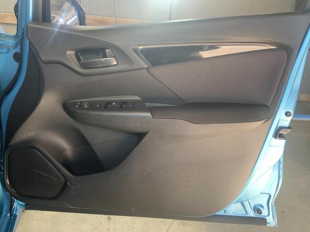 フィットハイブリッド Ｓ　ホンダセンシング　インターナビ（ＣＤ・ＤＶＤ・地デジ・ＢＴ）／バックカメラ／ドラレコ／ＥＴＣ／衝突軽減／追従クルコン／誤発進抑制／ＬＫＡＳ／ＬＥＤヘッド・フォグランプ／純正１６インチＡＷ／オートエアコン／キーレス（53枚目）