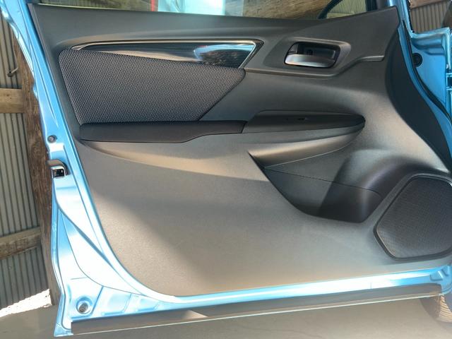 フィットハイブリッド Ｓ　ホンダセンシング　インターナビ（ＣＤ・ＤＶＤ・地デジ・ＢＴ）／バックカメラ／ドラレコ／ＥＴＣ／衝突軽減／追従クルコン／誤発進抑制／ＬＫＡＳ／ＬＥＤヘッド・フォグランプ／純正１６インチＡＷ／オートエアコン／キーレス（62枚目）