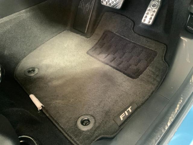 フィットハイブリッド Ｓ　ホンダセンシング　インターナビ（ＣＤ・ＤＶＤ・地デジ・ＢＴ）／バックカメラ／ドラレコ／ＥＴＣ／衝突軽減／追従クルコン／誤発進抑制／ＬＫＡＳ／ＬＥＤヘッド・フォグランプ／純正１６インチＡＷ／オートエアコン／キーレス（63枚目）