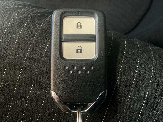 フィットハイブリッド Ｓ　ホンダセンシング　インターナビ（ＣＤ・ＤＶＤ・地デジ・ＢＴ）／バックカメラ／ドラレコ／ＥＴＣ／衝突軽減／追従クルコン／誤発進抑制／ＬＫＡＳ／ＬＥＤヘッド・フォグランプ／純正１６インチＡＷ／オートエアコン／キーレス（64枚目）