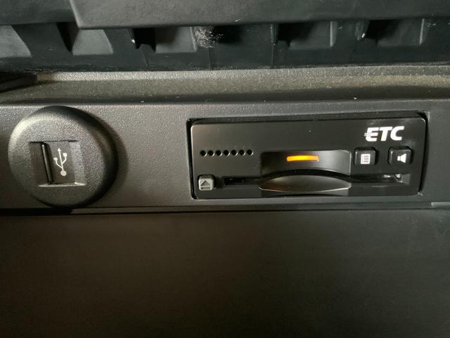 ソリオバンディット ハイブリッドＳＶ　全方位モニター／両側パワスラ／ツートンルーフ／セーフティサポート（ＤＣＢＳ／誤発進抑制／車線逸脱警報／アダプティブクルコン／ＬＥＤヘッド・フォグ／シートヒーター／純正８型ナビ／Ｂｌｕｅｔｏｏｔｈ／（16枚目）