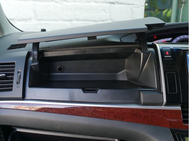 エスティマ アエラス　レザーパッケージ　３列７人乗り／本革シート／パワーシート／快適温熱シート／ＡＬＰＩＮＥ製８型ナビ／ＡＬＰＩＮＥ製フリップダウンモニターＤＶＤ／地デジＴＶ／Ｂｌｕｅｔｏｏｔｈ／モデリスタフロントエアロ／寒冷地仕様／ＥＴＣ（29枚目）