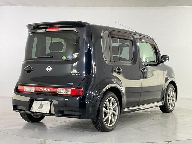 キューブ ライダー　ブラックライン　実走行４００ｋｍ／ＨＩＤヘッド／外装ダーククロームメッキ加飾・ライダー専用エアロバンパー／１６インチ光輝ＡＷ／プラズマクラスター付ＡＡＣ／インテリジェントキー・プッシュスタート／純正ナビ／ＥＴＣ（7枚目）