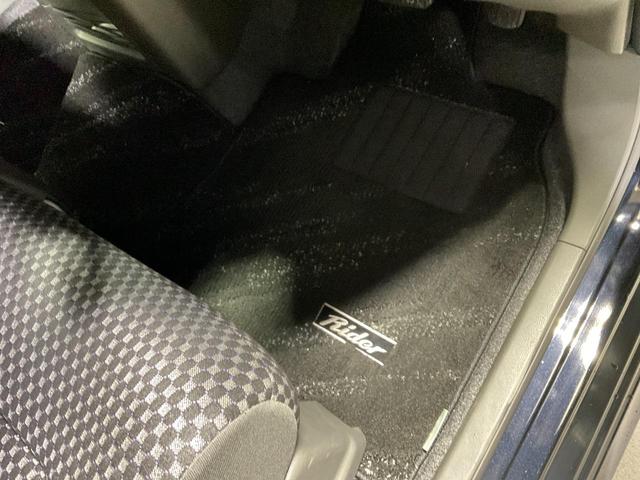 キューブ ライダー　ブラックライン　実走行４００ｋｍ／ＨＩＤヘッド／外装ダーククロームメッキ加飾・ライダー専用エアロバンパー／１６インチ光輝ＡＷ／プラズマクラスター付ＡＡＣ／インテリジェントキー・プッシュスタート／純正ナビ／ＥＴＣ（31枚目）