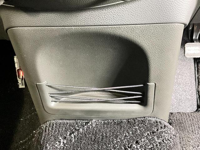 キューブ ライダー　ブラックライン　実走行４００ｋｍ／ＨＩＤヘッド／外装ダーククロームメッキ加飾・ライダー専用エアロバンパー／１６インチ光輝ＡＷ／プラズマクラスター付ＡＡＣ／インテリジェントキー・プッシュスタート／純正ナビ／ＥＴＣ（49枚目）