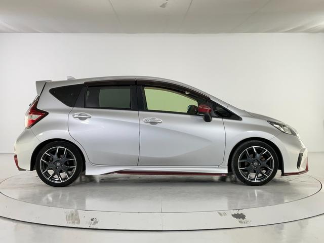 ノート ニスモ S 5速MT/LEDヘッドランプ/NISMO専用エアロバンパー/LEDデイライト/専用ブレーキ・サス・ボディ補強/260kmスケールメーター/アルカンターラステアリング/スポーツシート/純正ナビ/ETC(8枚目)