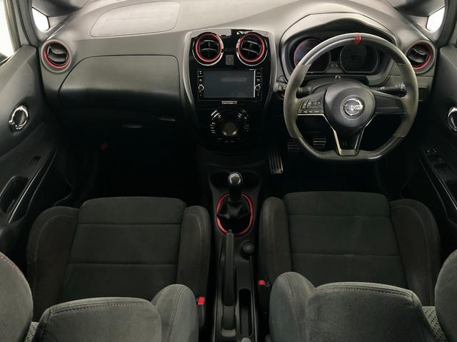 ノート ニスモ S 5速MT/LEDヘッドランプ/NISMO専用エアロバンパー/LEDデイライト/専用ブレーキ・サス・ボディ補強/260kmスケールメーター/アルカンターラステアリング/スポーツシート/純正ナビ/ETC(11枚目)