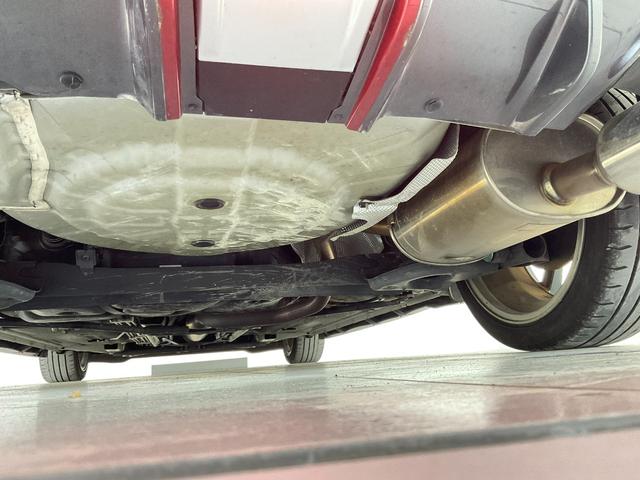 ノート ニスモ S 5速MT/LEDヘッドランプ/NISMO専用エアロバンパー/LEDデイライト/専用ブレーキ・サス・ボディ補強/260kmスケールメーター/アルカンターラステアリング/スポーツシート/純正ナビ/ETC(13枚目)