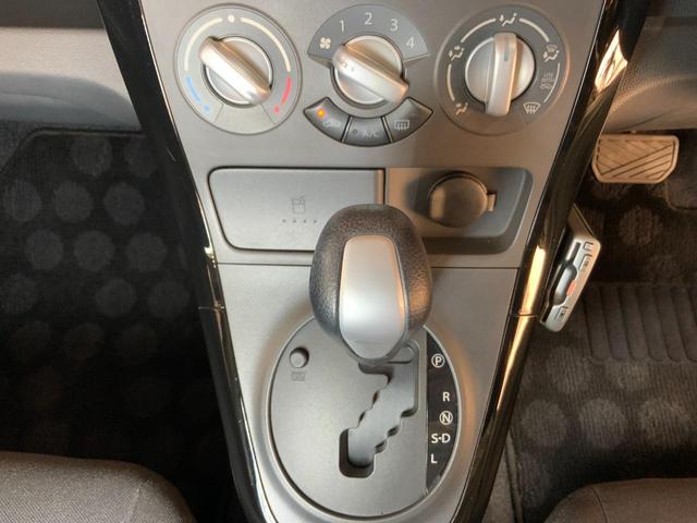 シフトレバー。ぜひ一度お客様の目で確認してください。