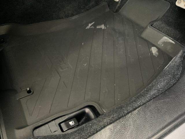 フォレスター ２．０ＸＴ　アイサイト　４ＷＤ／後期Ｄ型／アイサイトｖｅｒ．３／アドバンスドセイフティＰＫＧ／シルバールーフレール／ＬＥＤヘッドランプ・Ｆ・Ｒフォグ／１８インチＡＷ／ハーフレザーシート／Ｐシート／シートヒーター／純正ナビ（31枚目）