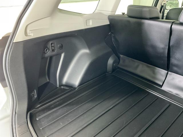 フォレスター ２．０ＸＴ　アイサイト　４ＷＤ／後期Ｄ型／アイサイトｖｅｒ．３／アドバンスドセイフティＰＫＧ／シルバールーフレール／ＬＥＤヘッドランプ・Ｆ・Ｒフォグ／１８インチＡＷ／ハーフレザーシート／Ｐシート／シートヒーター／純正ナビ（53枚目）