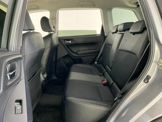 フォレスター ２．０ＸＴ　アイサイト　４ＷＤ／後期Ｄ型／アイサイトｖｅｒ．３／アドバンスドセイフティＰＫＧ／シルバールーフレール／ＬＥＤヘッドランプ・Ｆ・Ｒフォグ／１８インチＡＷ／ハーフレザーシート／Ｐシート／シートヒーター／純正ナビ（62枚目）