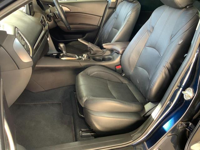 アクセラ １５Ｓ　Ｌパッケージ　４ＷＤ／最終型／３６０度ビュー／前後衝突軽減／ＡＴ誤発進抑制／レーダークルコン／ＢＳＭ／車線逸脱警報／ＬＫＡ／アダプティブＬＥＤヘッド／ＬＥＤフォグ／ステアヒーター／黒革シート／マツコネ／ＥＴＣ（68枚目）