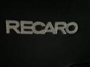 RECAROシートの主な特徴1疲労軽減と腰痛予防(エルゴノミクス)特徴2.優れたホールド性モータースポーツへの情熱を原点としているため、運転中の身体をしっかりと支えます。