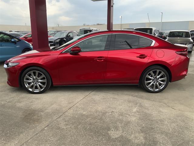 ＭＡＺＤＡ３セダン Ｘ　Ｌパッケージ　マツコネ　全方位カメラ　黒革シート　レーダークルーズ　ＬＥＤ　ＥＴＣ　コーナーセンサー　ＢＳＭ　４ＷＤ　パワーシート　シートメモリー　フルセグ地デジＴＶ　ＨＤＭＩ　シートヒーター　ＣＤ・ＤＶＤ（5枚目）