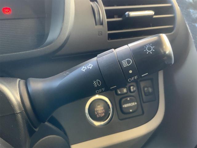 ｉＱ １３０Ｇ　シーケンシャルＣＶＴ　ナビ　Ｂｌｕｅｔｏｏｔｈ　ＥＴＣ　スマートキー　プッシュスタート　革巻きステアリング　オートＡＣ　ニー・ショートクッション・サイド・カーテン・リアカーテンエアバッグ（35枚目）