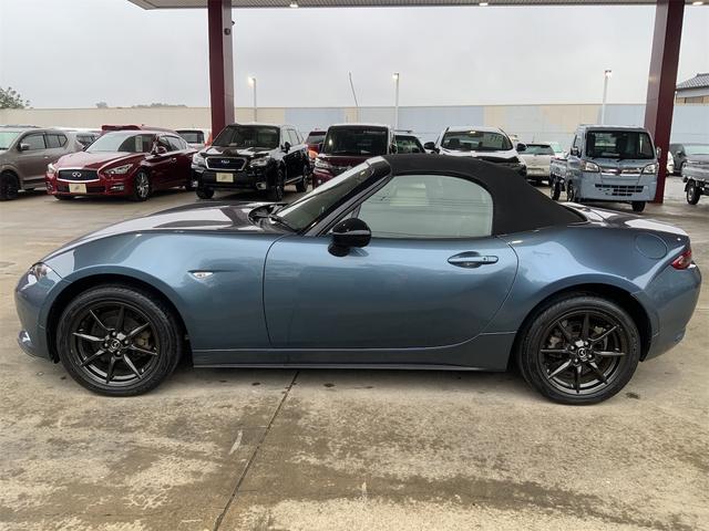 ロードスター Sスペシャルパッケージ 6MT マツコネ LEDヘッド スマートキー レインセンサーワイパー i-ELOOP 革巻きステアリング ステアリングスイッチ トルセンLSD Bluetooth ETC 16インチガンメタAW(5枚目)