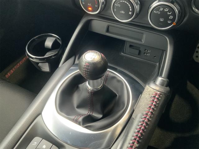 ロードスター Sスペシャルパッケージ 6MT マツコネ LEDヘッド スマートキー レインセンサーワイパー i-ELOOP 革巻きステアリング ステアリングスイッチ トルセンLSD Bluetooth ETC 16インチガンメタAW(11枚目)