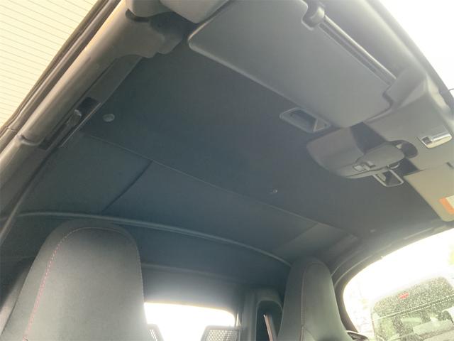 ロードスター Sスペシャルパッケージ 6MT マツコネ LEDヘッド スマートキー レインセンサーワイパー i-ELOOP 革巻きステアリング ステアリングスイッチ トルセンLSD Bluetooth ETC 16インチガンメタAW(12枚目)