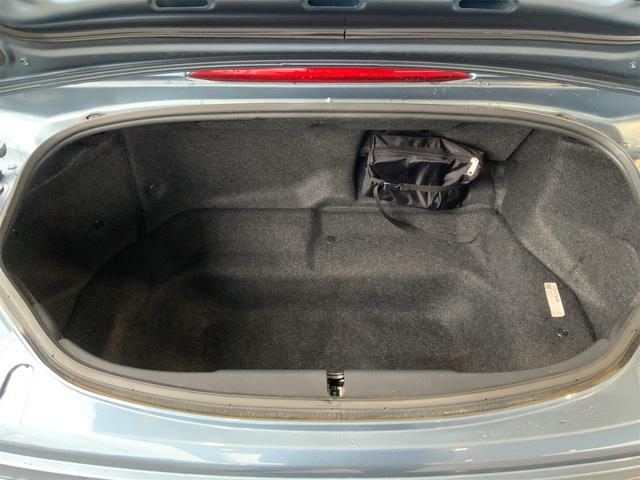 ロードスター Sスペシャルパッケージ 6MT マツコネ LEDヘッド スマートキー レインセンサーワイパー i-ELOOP 革巻きステアリング ステアリングスイッチ トルセンLSD Bluetooth ETC 16インチガンメタAW(18枚目)