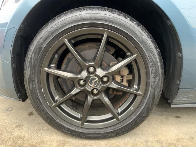 ロードスター Sスペシャルパッケージ 6MT マツコネ LEDヘッド スマートキー レインセンサーワイパー i-ELOOP 革巻きステアリング ステアリングスイッチ トルセンLSD Bluetooth ETC 16インチガンメタAW(19枚目)