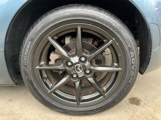 ロードスター Sスペシャルパッケージ 6MT マツコネ LEDヘッド スマートキー レインセンサーワイパー i-ELOOP 革巻きステアリング ステアリングスイッチ トルセンLSD Bluetooth ETC 16インチガンメタAW(20枚目)