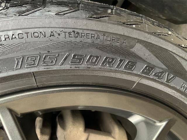 ロードスター Sスペシャルパッケージ 6MT マツコネ LEDヘッド スマートキー レインセンサーワイパー i-ELOOP 革巻きステアリング ステアリングスイッチ トルセンLSD Bluetooth ETC 16インチガンメタAW(21枚目)