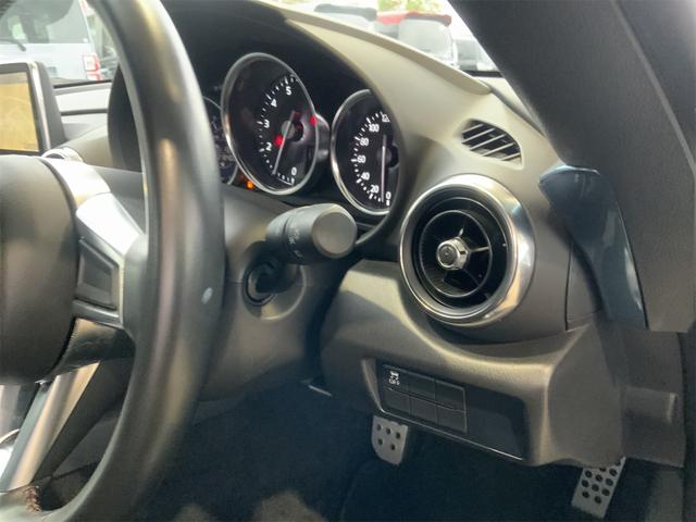 ロードスター Sスペシャルパッケージ 6MT マツコネ LEDヘッド スマートキー レインセンサーワイパー i-ELOOP 革巻きステアリング ステアリングスイッチ トルセンLSD Bluetooth ETC 16インチガンメタAW(34枚目)