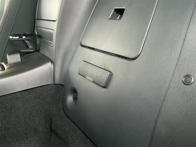 ロードスター Sスペシャルパッケージ 6MT マツコネ LEDヘッド スマートキー レインセンサーワイパー i-ELOOP 革巻きステアリング ステアリングスイッチ トルセンLSD Bluetooth ETC 16インチガンメタAW(41枚目)