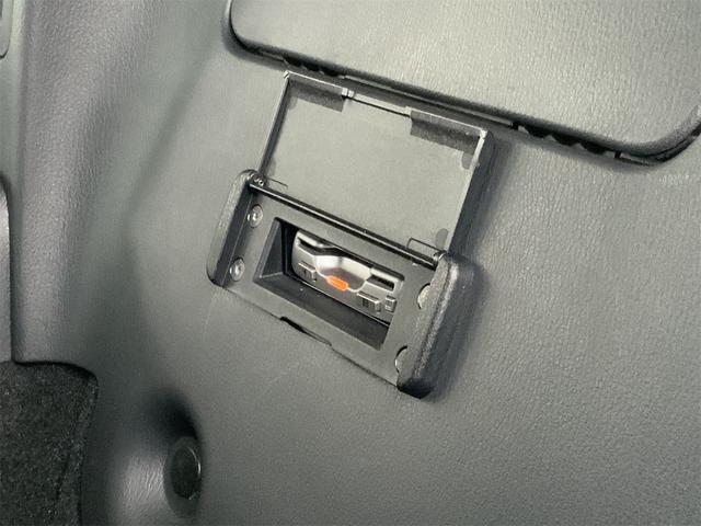 ロードスター Sスペシャルパッケージ 6MT マツコネ LEDヘッド スマートキー レインセンサーワイパー i-ELOOP 革巻きステアリング ステアリングスイッチ トルセンLSD Bluetooth ETC 16インチガンメタAW(42枚目)