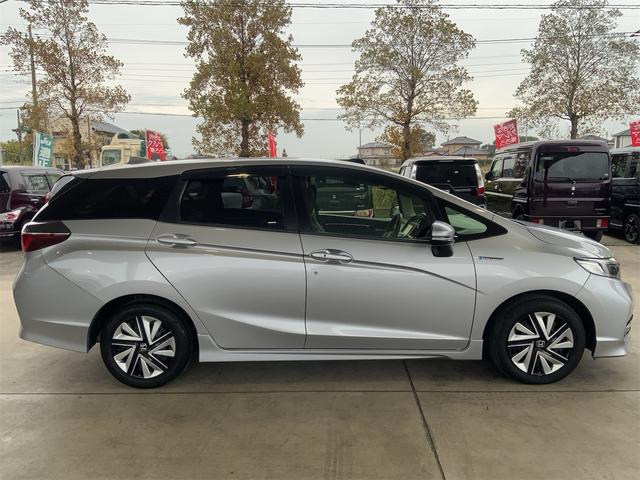 シャトル ハイブリッドＸ　ホンダセンシング　ドラレコ　ナビ　Ｂｌｕｅｔｏｏｔｈ　バックカメラ　ＬＥＤヘッド　スマートキー　プッシュスタート　レーダークルコン　ステアリングスイッチ　シートヒーター　ＬＥＤフォグ　ハーフレザー　ビルトインＥＴＣ（4枚目）