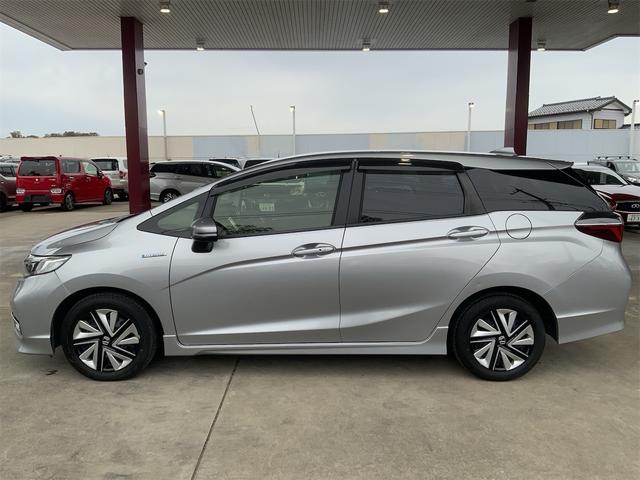 シャトル ハイブリッドＸ　ホンダセンシング　ドラレコ　ナビ　Ｂｌｕｅｔｏｏｔｈ　バックカメラ　ＬＥＤヘッド　スマートキー　プッシュスタート　レーダークルコン　ステアリングスイッチ　シートヒーター　ＬＥＤフォグ　ハーフレザー　ビルトインＥＴＣ（5枚目）