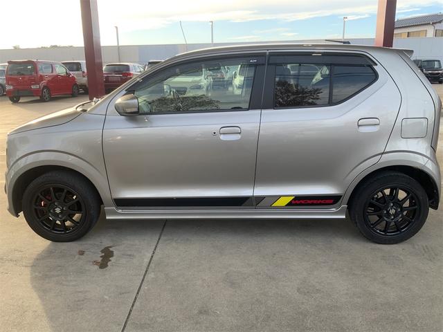 当店では仕入れた車両を全車商品管理センターにて室内クリーニングや外装の磨き施工等、徹底した商品車仕上げを行っております。良質な車両だからこそ、掲載写真の加工は一切行っておりません！！！