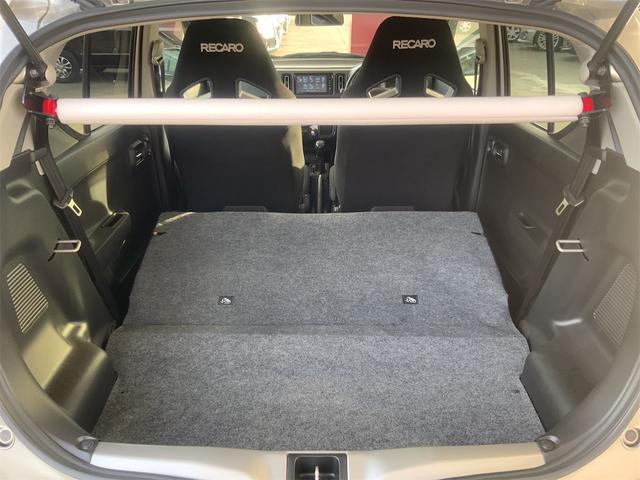 当店では仕入れた車両を全車商品管理センターにて室内クリーニングや外装の磨き施工等、徹底した商品車仕上げを行っております。良質な車両だからこそ、掲載写真の加工は一切行っておりません！！！