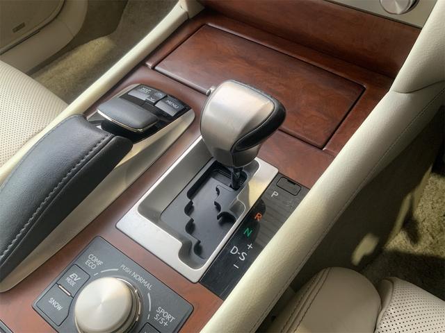ＬＳ ＬＳ６００ｈ　バージョンＬ　サンルーフ　エアサスコントローラー　ナイトビュー付プリクラッシュセーフティ　ＬＫＡ　ＢＳＭ　ステアリングヒーター　後期　２０インチＡＷ　セミアニリン革シート　Ｂｌｕｅｔｏｏｔｈ　後席マッサージ　ＥＴＣ（11枚目）